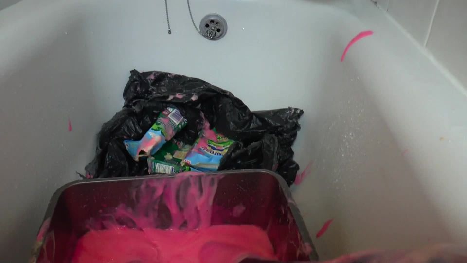 Bad Dolly – Gunge Feet in Tights Foot!