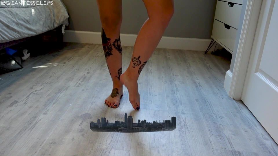 LTLGiantessClips - Mia Hope in Tiny Tampa Giantess SFX - Giants