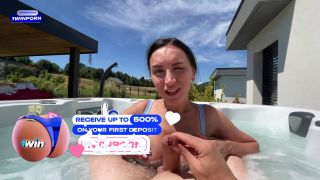 Quick blowjob in the jacuzzi - Blowjob-7