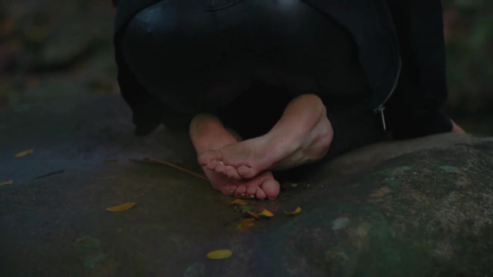 free video 14 Dirty feet – LAUREN’S BAREFEET IN THE WOODS | dirty feet | feet - dirty-feet-worship - feet porn i have a foot fetish