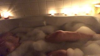 Saradoesscience - Bubblebath Jerk Off Instructions.MOV-2