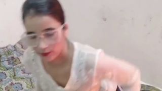 Bhabhi Desi Cute school girl ko paise dekar jabar dasti pela sua-2