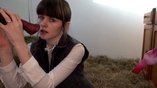 Sydney Harwin's Farmyard Mommy Encounter Revealed-2