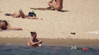 Nikki Hunter Nude  Plage-8