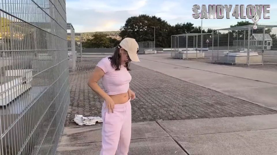 Sportslut Sandy4Love Fulfills Fan Fantasies in MDH Amateur H