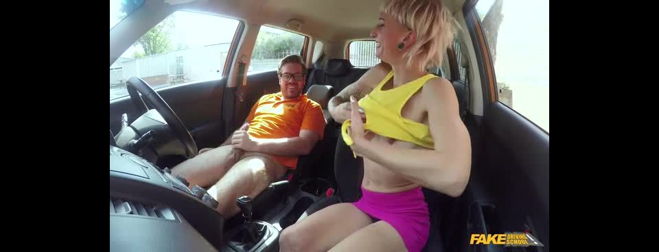 Luna Toxxxic - Petite German Pussy Gets Creampied.