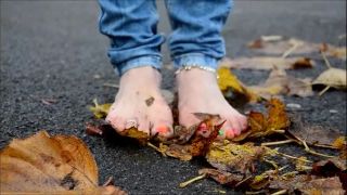 Porn online Dirty soles – Barefoot Urban Girls – RED-X: barefoot autumn in Lugano-3