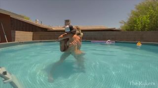 Hot Couple Fucking In The Pool I Think The Neighbors Saw 720p-4