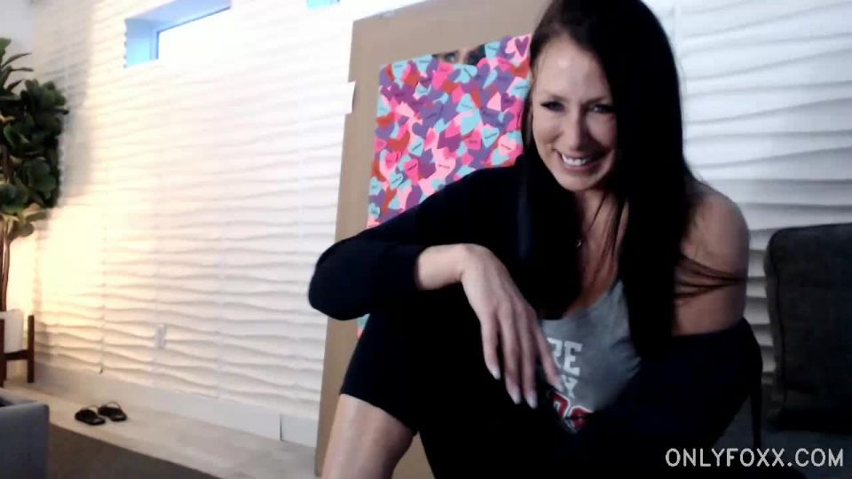MEGA-FANS - thereaganfoxx-15-02-2021-2032538216-Happy Milf Monday   In case you missed my live heart reveal yesterday here it is. Come cha