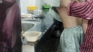 Amateur Porn Little step sister ko bathroom me pakad ke jabar dasti pela-5