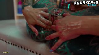 [K2S.CLUB] Anuskatzz - Geölte lesben teilen sich ein Metall Spielzeug - FullHD 1080P-9