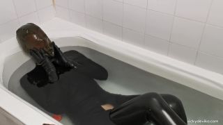 Underwater Rebreather Hood Part 2 - VickyDevika Quick Vie...-0