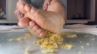 Yelahiag November 11 2023 Happy Saturday For Lovers Of My Feet Food Crushing And Asmr This Video That I Made With A Lot - Latina-9