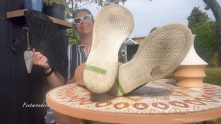 FEET WONDERS - Hot Day In London.-1