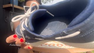 FEET WONDERS - Hot Day In London.-7