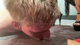 THE CRUEL BEAUTY - GODDESS BELLA - TRAMPLING FAT PIG Vid...-6