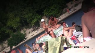 Debut juillet sur une strand de nudiste en espagne. 2-5