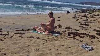 Fille Qui Bronze Seins Nus Se Fait Baiser À La Plage Sur Le Sable, Naem-8