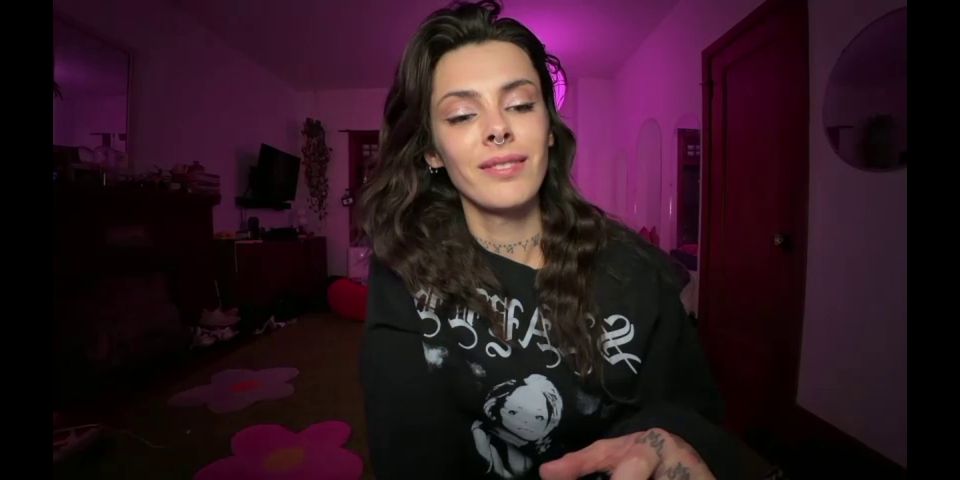 Mature Shanrozay Shanrozay Teases in Kinky Threesome Toy Play Video