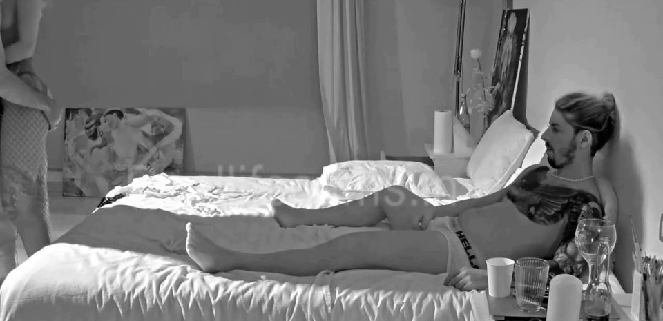 Reallifecam - Sara And 2 Guest Guys Kiss Touch Have Fun Try To Threesome Mmf In The Dark 21.11.2024 620P - Voyeur