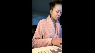Onlyfans - Rhiannon Hughes - rhiannnonhughesStream started at      am Fake tan with me - 17-06-2021-9