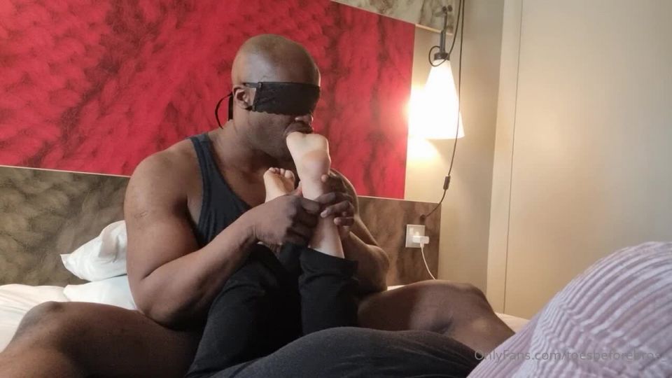 Toesbeforebros - lananoccioli pretty little feet look so good in the pose 21-11-2022