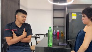 Karolaysexy - Pido un domicilio por algo de tomar pero me gusta mas la enorme y rica verga del domiciliario.-1