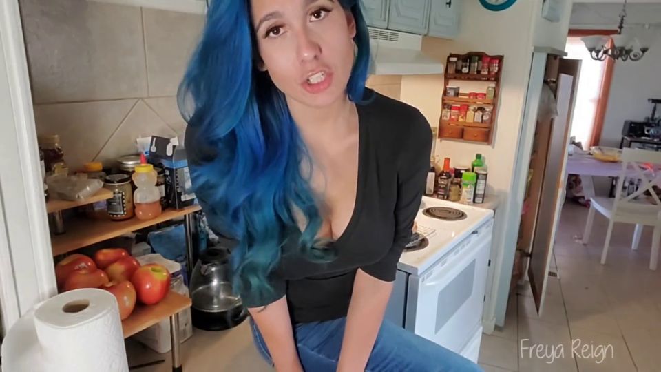 Freya Reign You Really Want The Pie (Femdom porn)