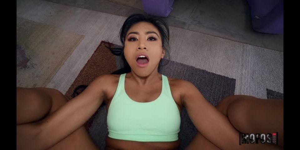 Ember Snow Anal Workout (Asian girl porn)