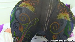 An older womanans fun part 61 pantyhose porn feat louise pearc....-7