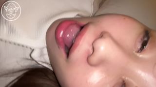 FC2PPV 3187814 【週末限定販売】陽キャ彼女がハロウィンで着る予定の超過激衣装を彼氏の前で披露。肌を９割露出している激エロキョンシー姿で炎上必至の悪ふざけ-9