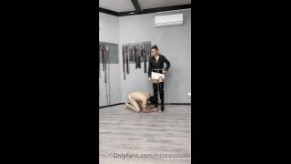 Italian Mistress Iside - Ti spacco le palle ballbusting.-9