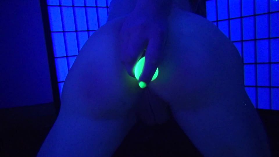 Candy Cameltoe – Blacklight Strip Tease And Dildo Fuck Fisting