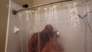 The wife was not afraid to invite her lover into the shower.-4