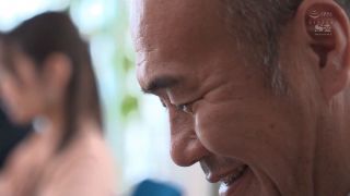 SONE-396 大嫌いなオヤジ上司に副業メンズエステがバレる！ヌキも本番強要も断れない気弱な部下は…まさかのオジち●ぽにイキ惚れ！！ 中森心々奈-1