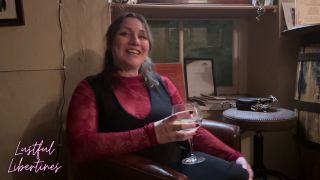 7118 Creampie Cheating Mature MILF Wife as she Takes a Call f...-1