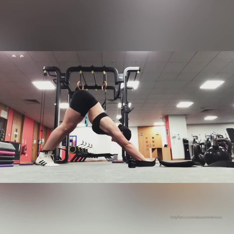 online xxx video 15 cleosummersxxx 0402202021002493 love a good stretch in the gym, calf fetish on fetish porn 
