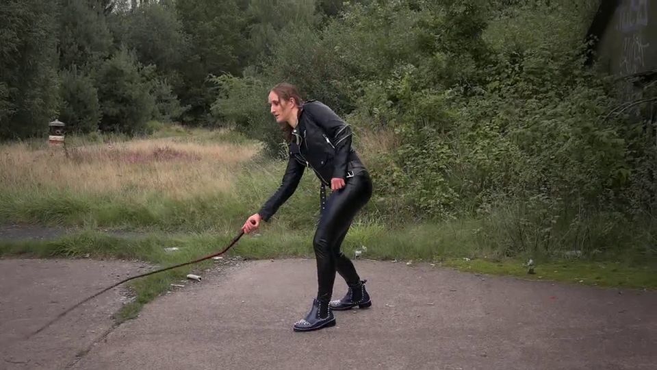 FEMDOMFOTO - Whiper - First Flick And Target Trainings (German).