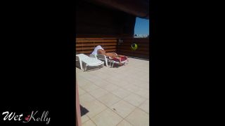 [Amateur] Wanking while my hot wife tanning her perfect ass. WetKelly-2