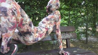 Secretly in the park Latex-4
