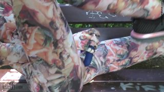 Secretly in the park Latex-6