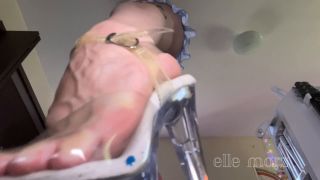 Elle Marz Elle Marz - Mommy foot tease in dressing room-9