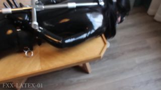 fan xiao xiao BDSMFXX-LATEX-01胶衣全包 机械驷马训练，以口水为钟，杯满即停  TK 来一杯吧-6