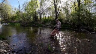 PronGertsch - Schamlos am Flussufer mit Kinky_Val gefickt - FullHD 1080P-1