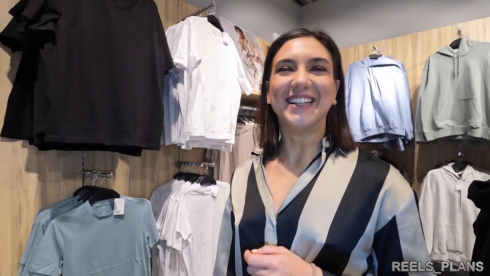 Video A Pretty French Girl Gets Anal Fucked In a Fitting Room By Tw...