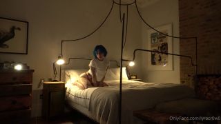 Blowjob Lyra Crow Lyra Crow Caresses Herself On The Bed-3