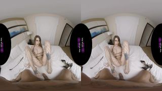 Casey Kisses VR Hotel V Shemale-7