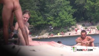Amateur make fun at a nude strand  2-9
