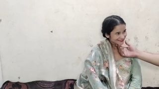 Kissing Desi ko saman dene ke bahane jabar dasti pela-1