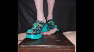 [K2S.CLUB] My Balls Need Busting - Chunky Slippers Ball Crushing On The Ball Standing Table - FullHD 1080P-7